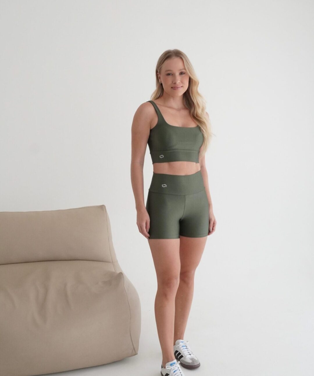 SHORT TRILOBAL VERDE CROCO