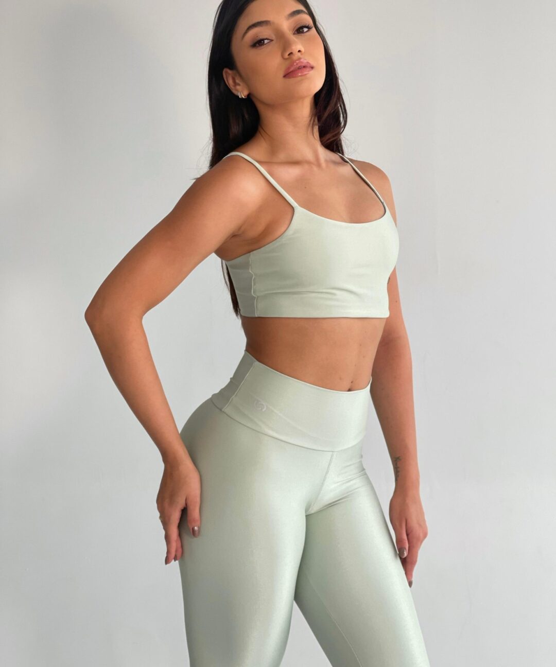 TOP NEW BASIC CANELADO VERDE OBBI