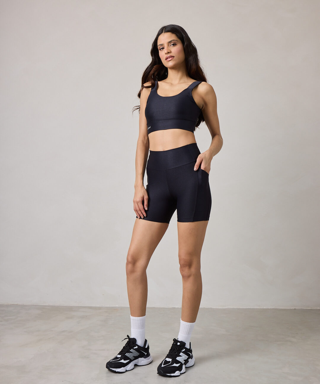 SHORT NATURALLY CANELADO PRETO
