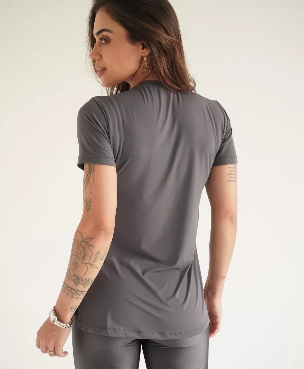 Alternative view de CAMISETA ESSENCIAL CINZA CARBOX