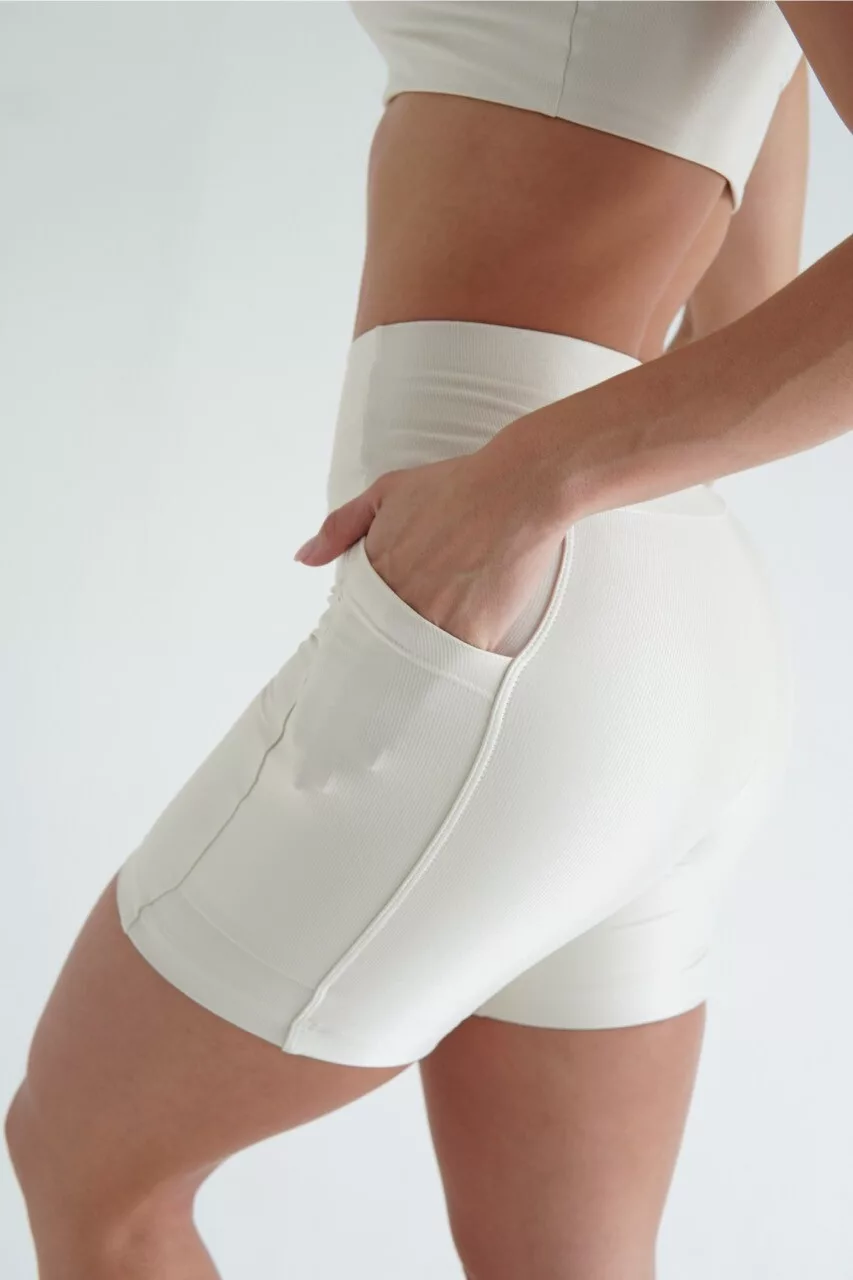 SHORT NATURALLY CANELADO OFF WHITE