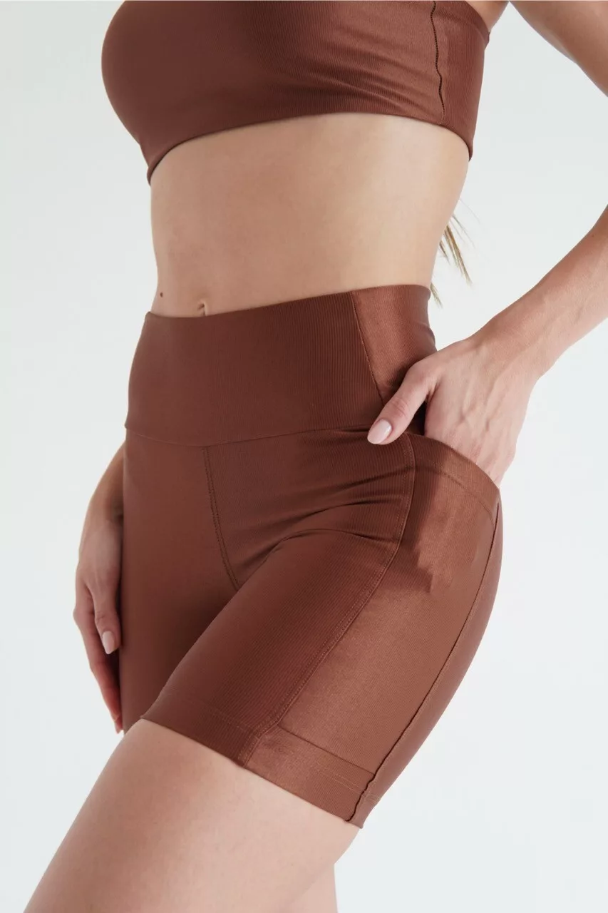 SHORT NATURALLY CHOCOLATE