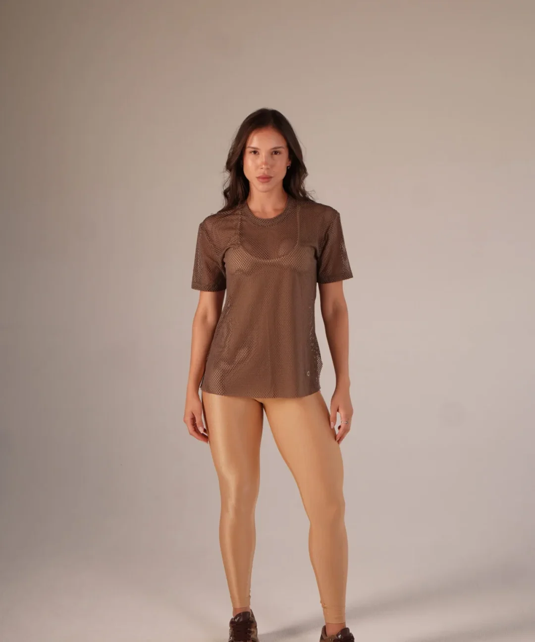 CAMISETA EM TELA MASCAVO