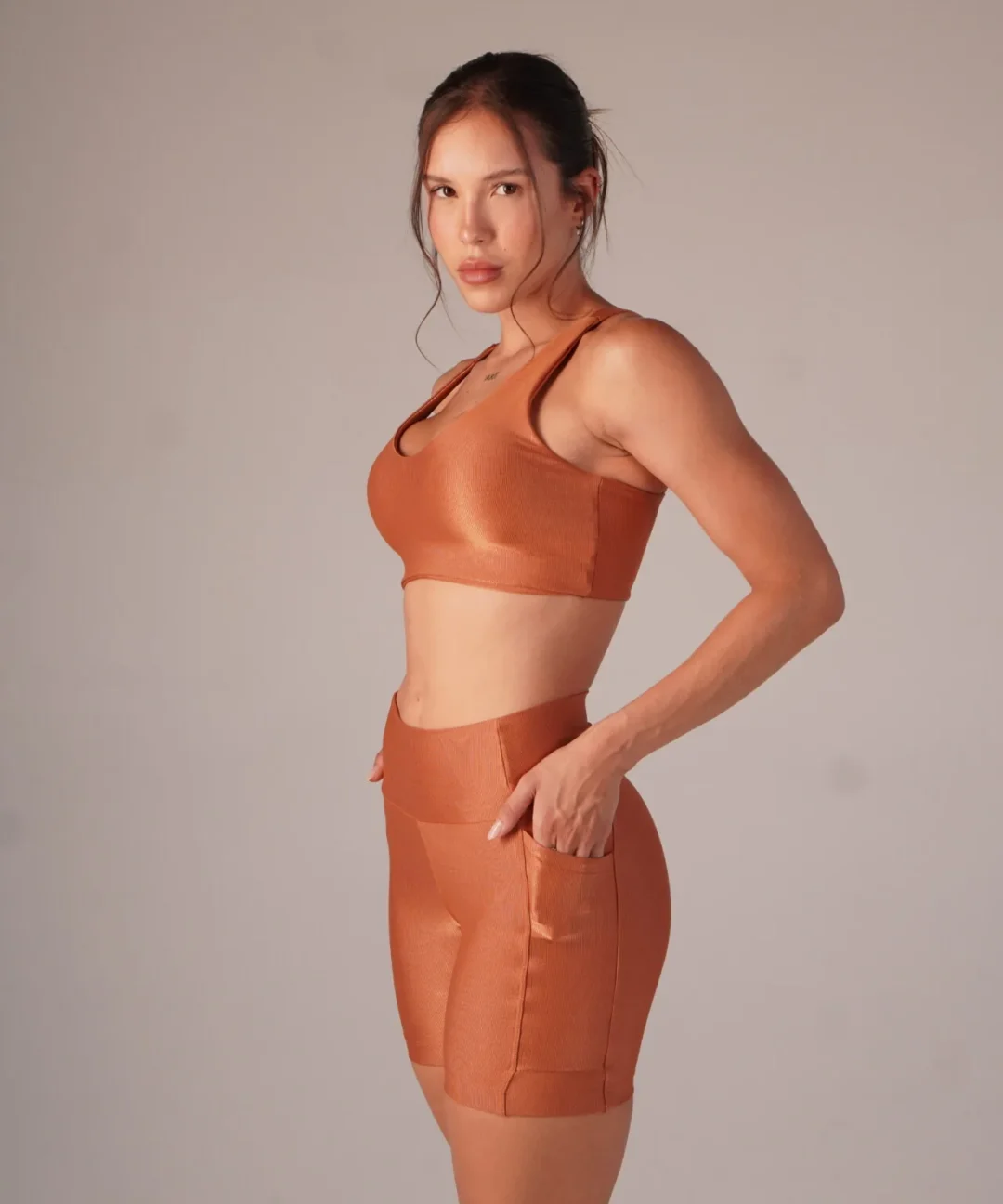 SHORT NATURALLY CONHAQUE