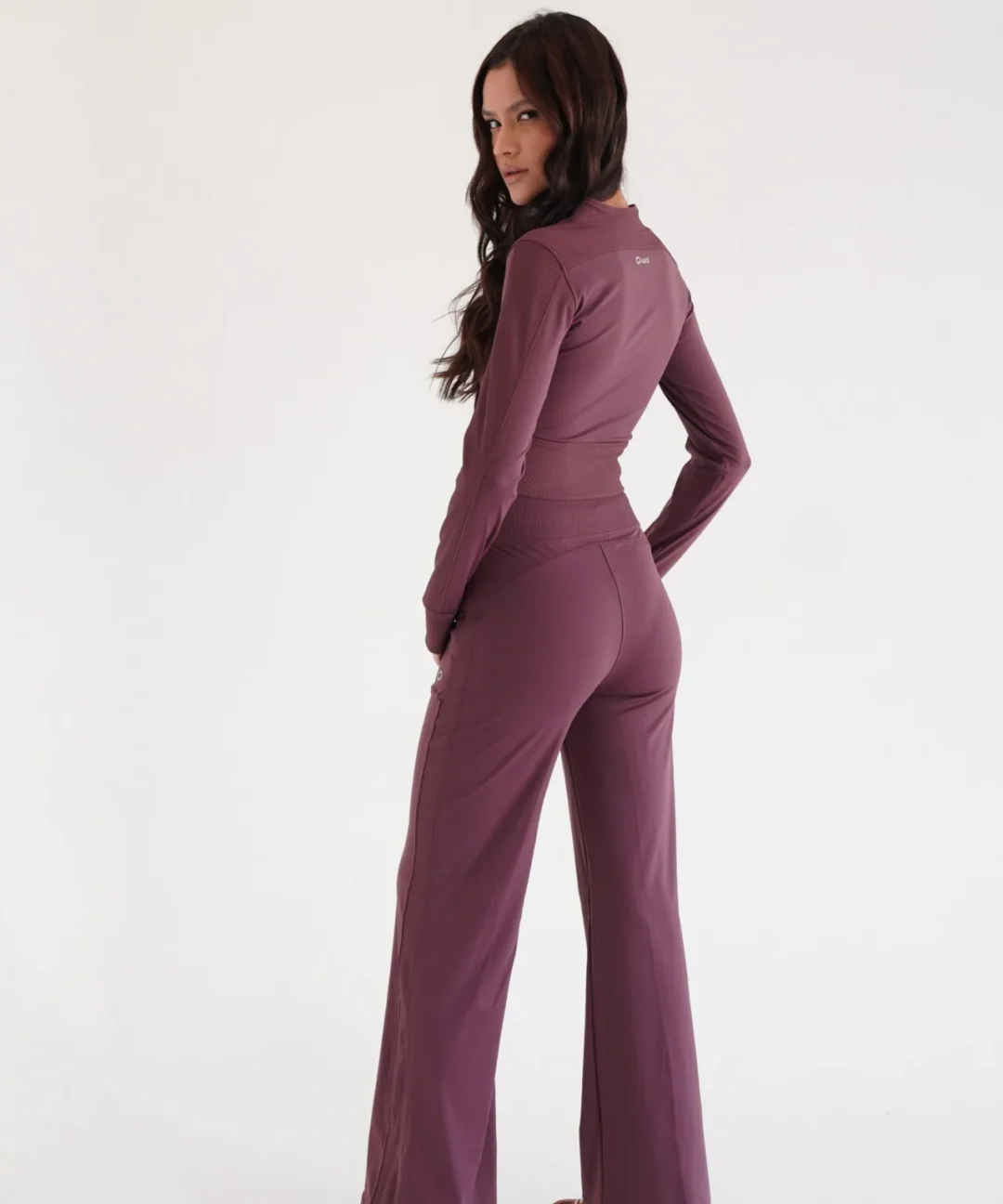 Alternative view de CONJUNTO HUG ÉBANO